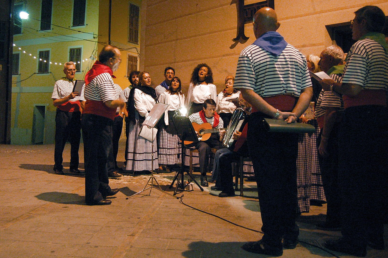 Koor in Isolabona (IM, Ligurië, Italië), Choir in Isolabona (IM, Liguria, Italy)