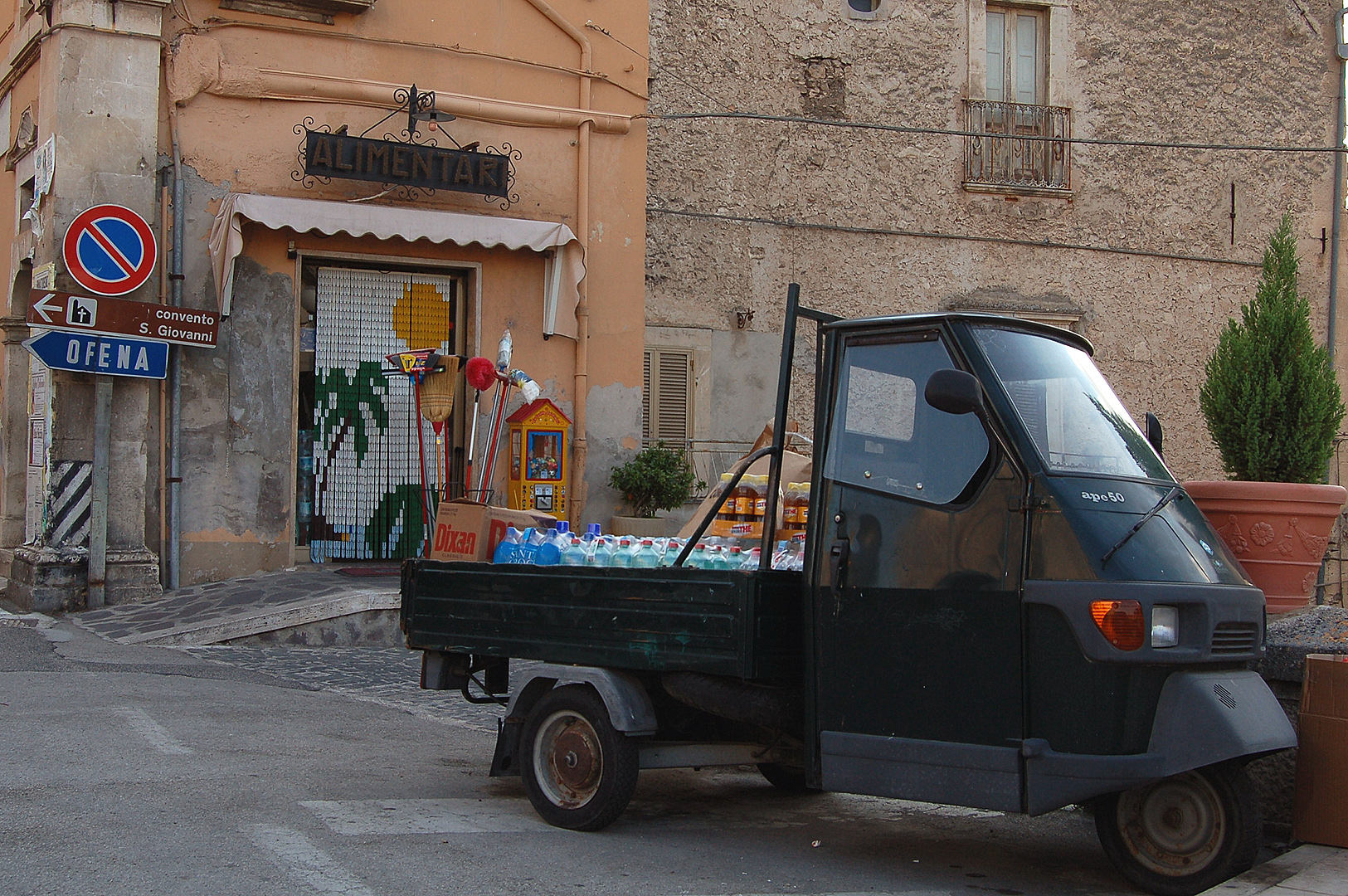 Vespacar Capestrano (AQ, Abruzzen, Itali), Piaggio Ape in Capestrano (AQ, Abruzzo, Italy)