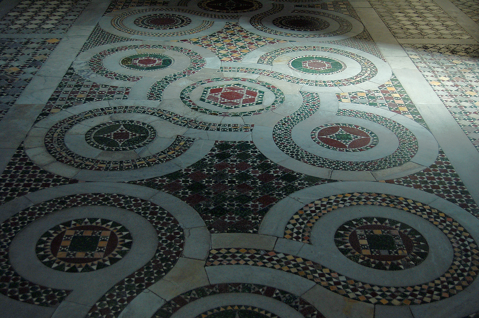 Cosmatenvloer in Anagni (FR, Lazio, Italië), Floor in Cosmati style in Anagni (Lazio, Italy)