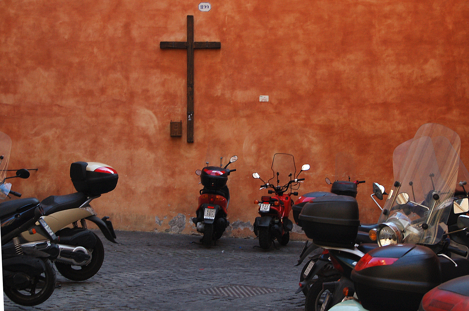 Scooters (Rome, Itali); Motorcycles (Italy, Latium, Rome)