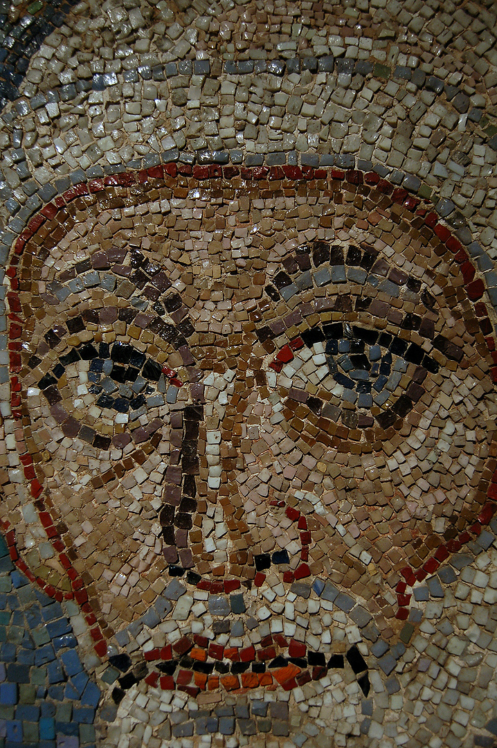 Mozaiekfragment met het hoofd van Sint-Pieter.; Mosaic-fragment wirh the head of St Peter