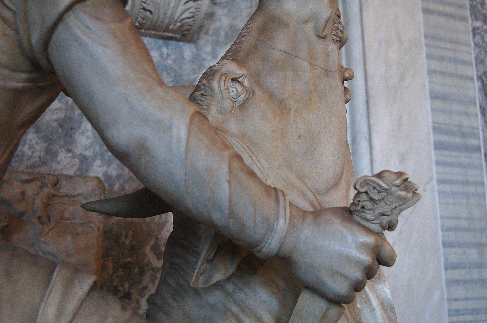 Mithras die een stier slacht (detail), Rome., Mithras and the Bull (detail), Rome.