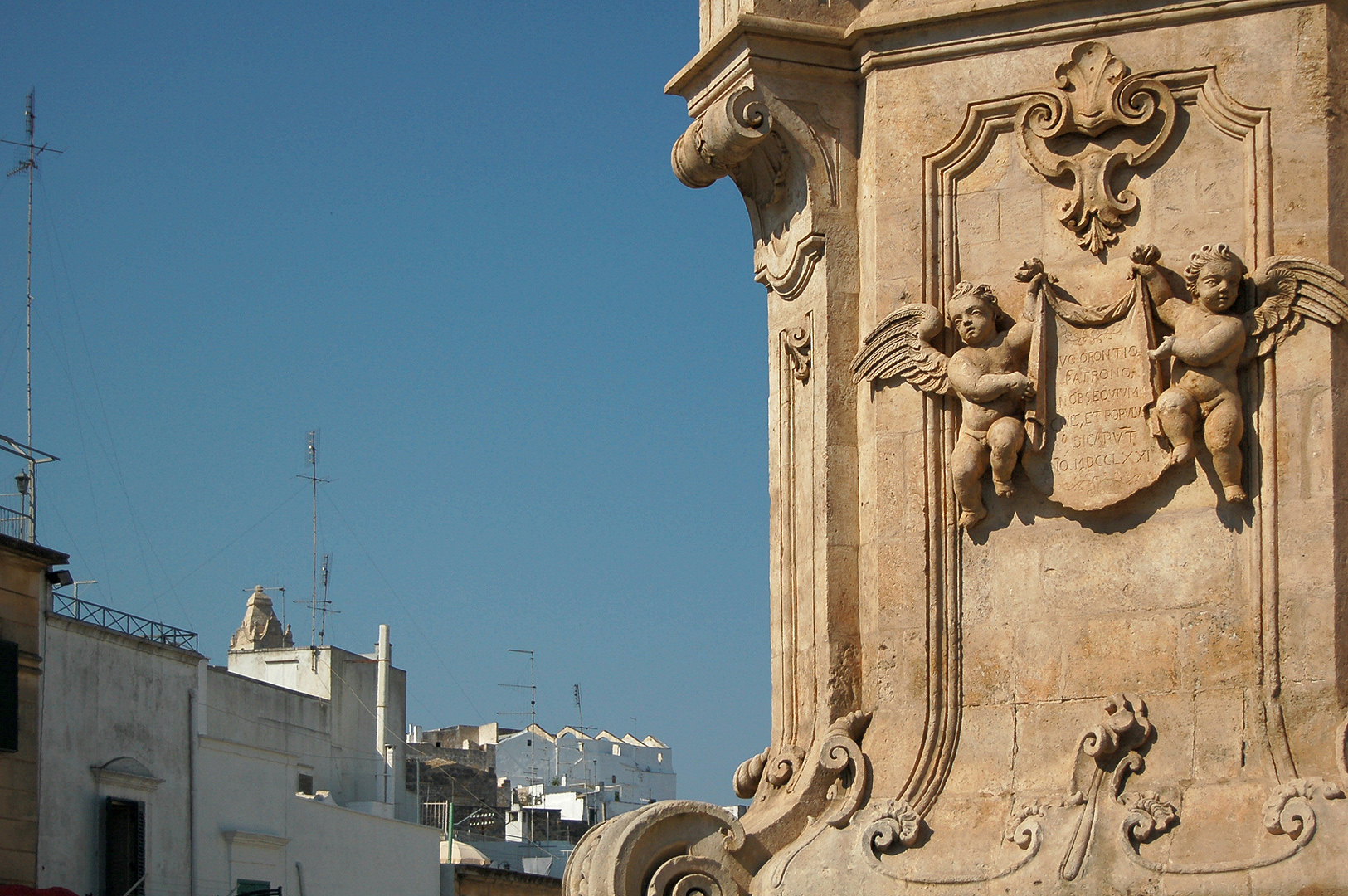 Zuil van Sint-Orontius, Ostuni (Apuli, Itali), Column of St. Orontius, Ostuni (Puglia, Italy)