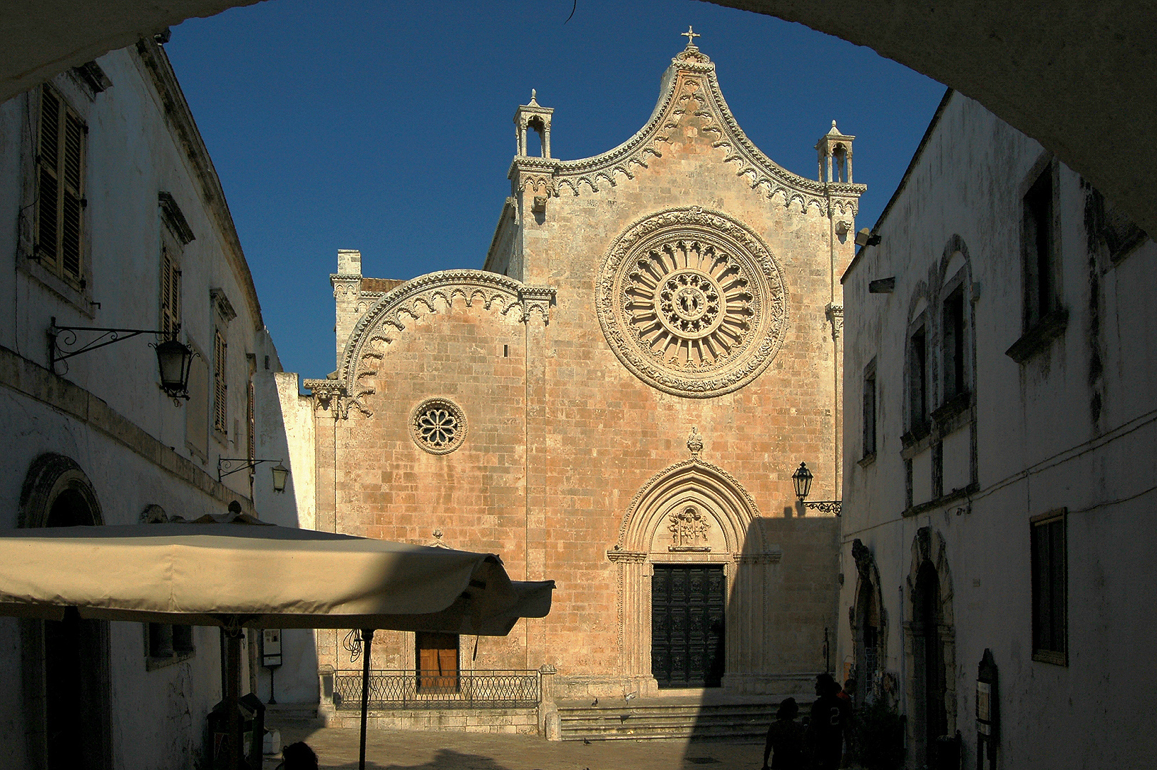 Co-kathedraal van Ostuni (Apuli, Itali); Ostuni Cathedral (Puglia, Italy)