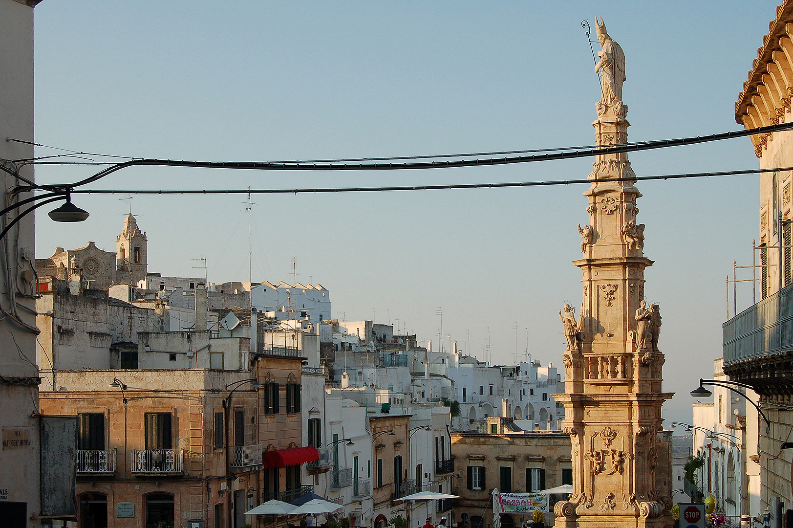 Zuil van Sint-Orontius, Ostuni (Apuli, Itali); Column of St. Orontius, Ostuni (Puglia, Italy)