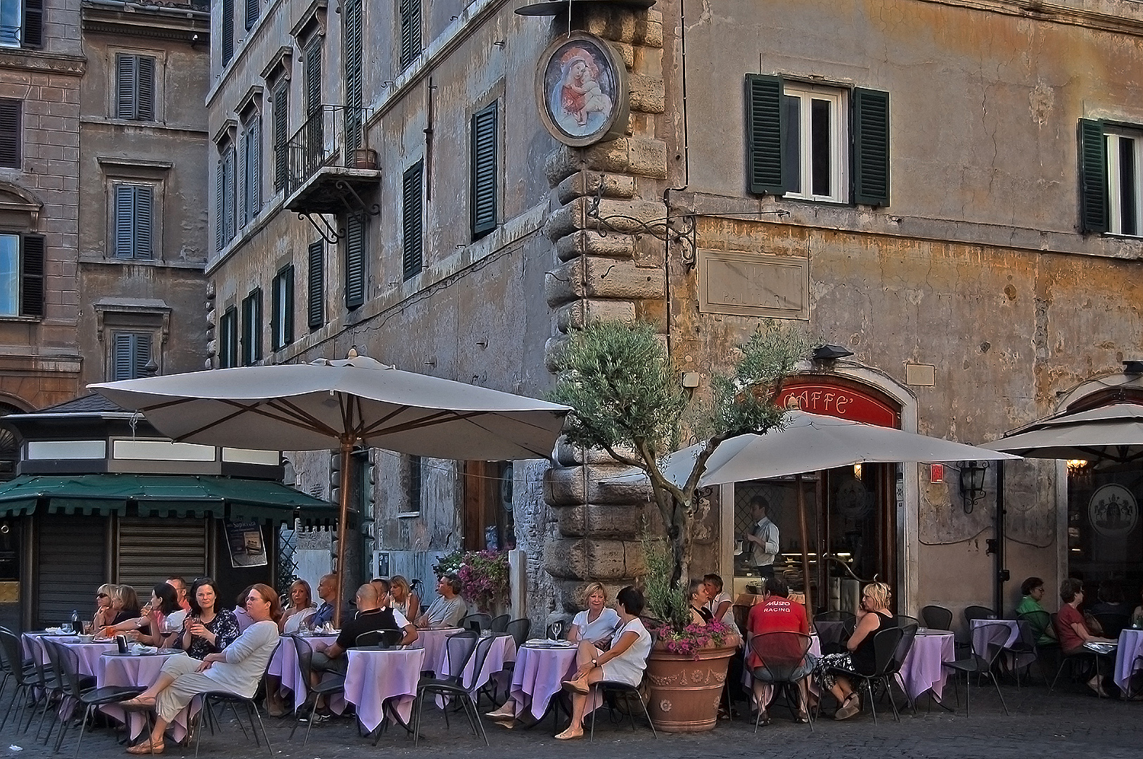 Bar op de Piazza Farnese (Rome, Italië), Bar on Piazza Farnese (Rome, Italy)