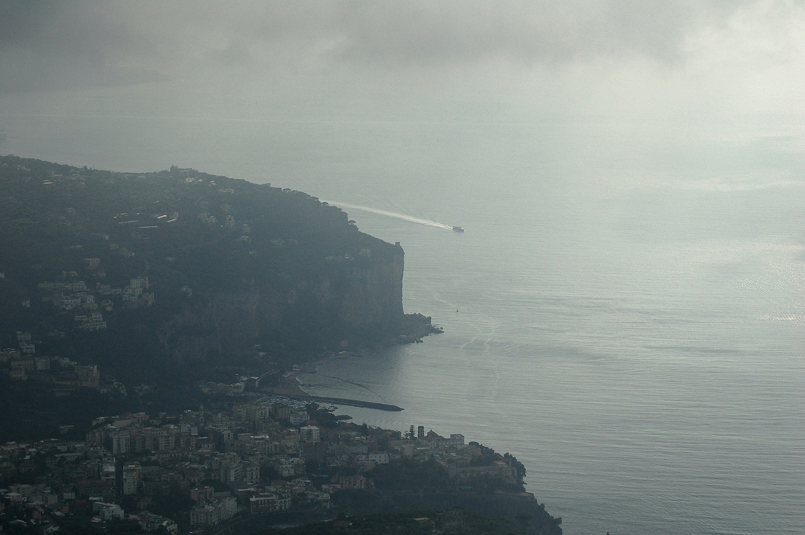 Gezicht op Vico Equense; View of Vico Equense (Campania, Italy)