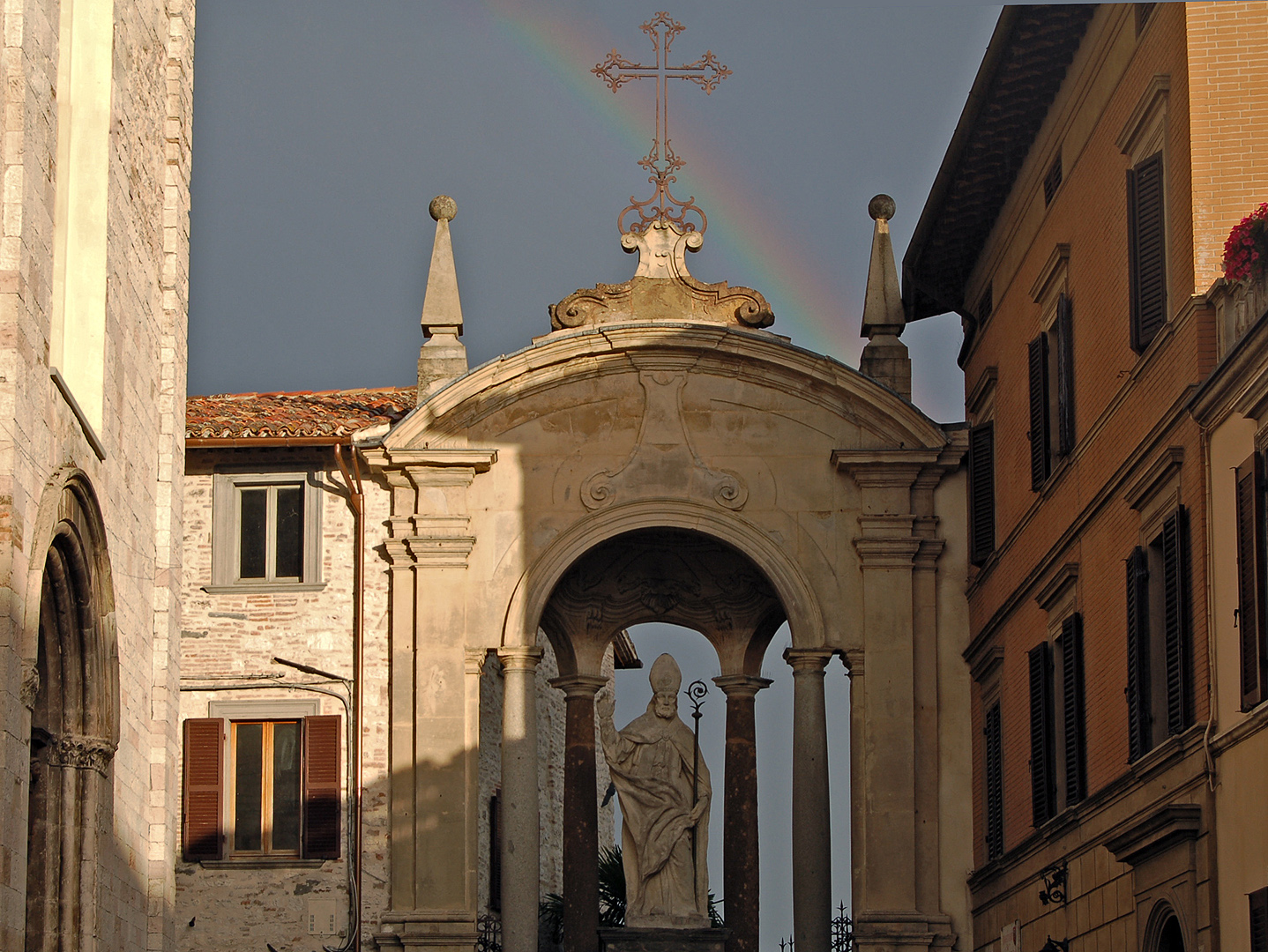 Beeld van Sint-Hubaldus, Gubbio (Umbri, Itali), Statue of Saint Hucbald , Gubbio (Umbria, Italy)