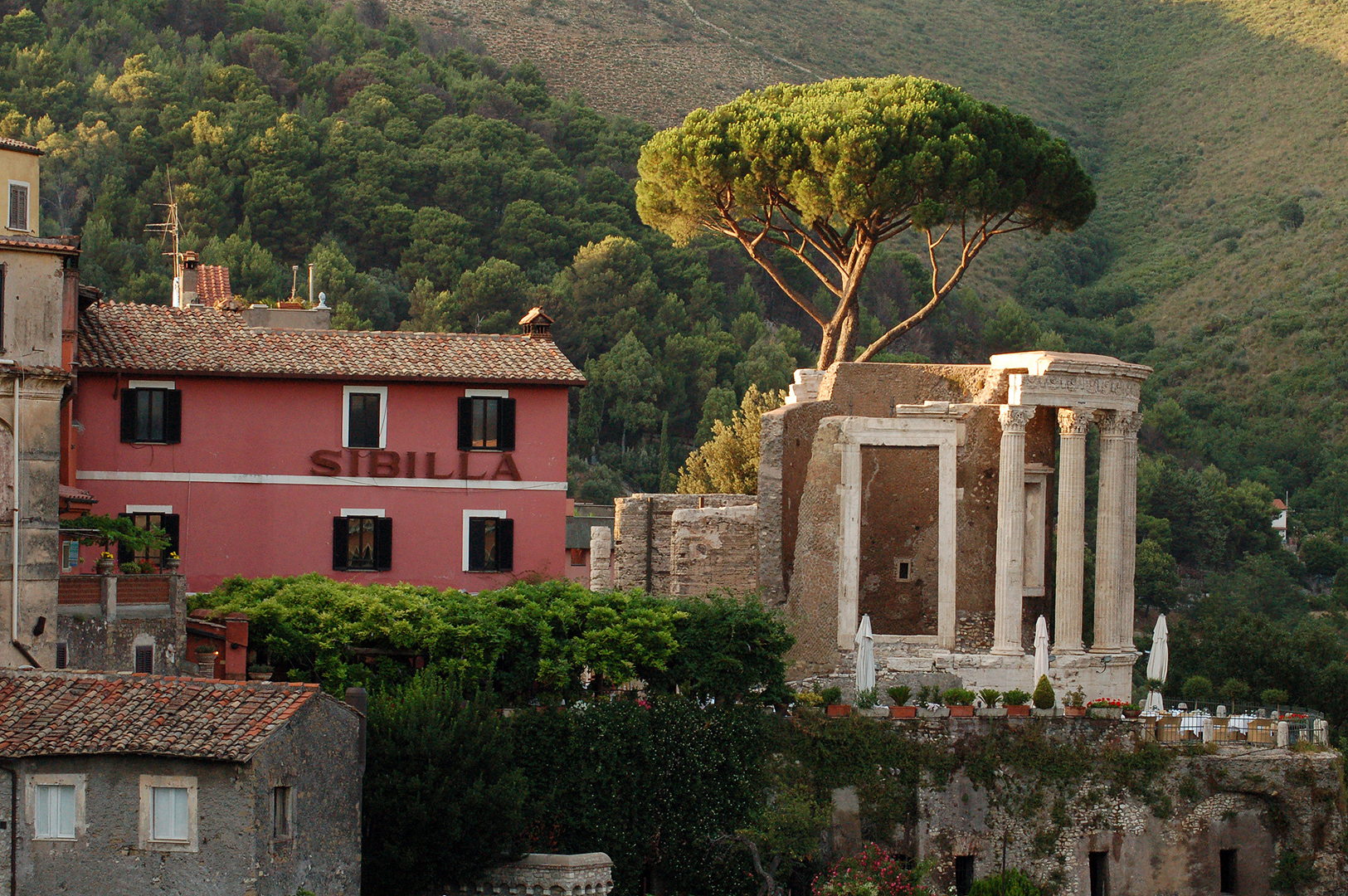 Tempel van Vesta in Tivoli (RM, Lazio, Itali), Temple of Vesta, Tivoli (RM, Lzio, Italy)