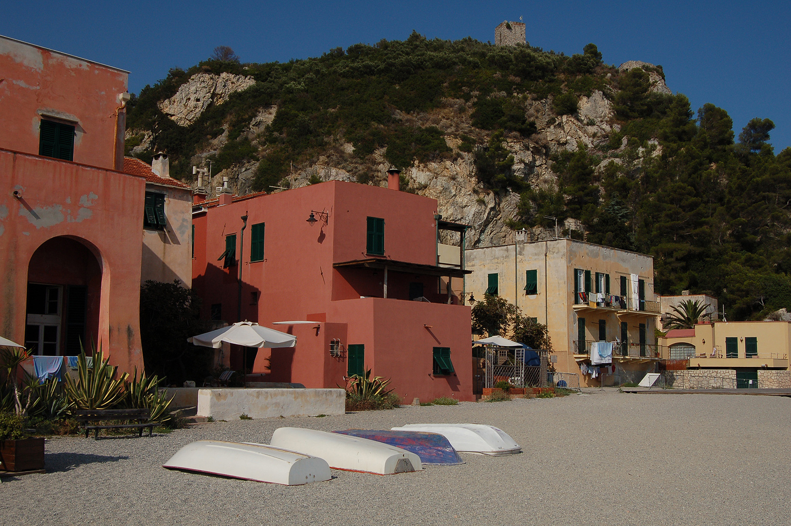 Het strand van Varigotti (Liguri, Itali), The beach of Varigotti (Liguria, Italy)