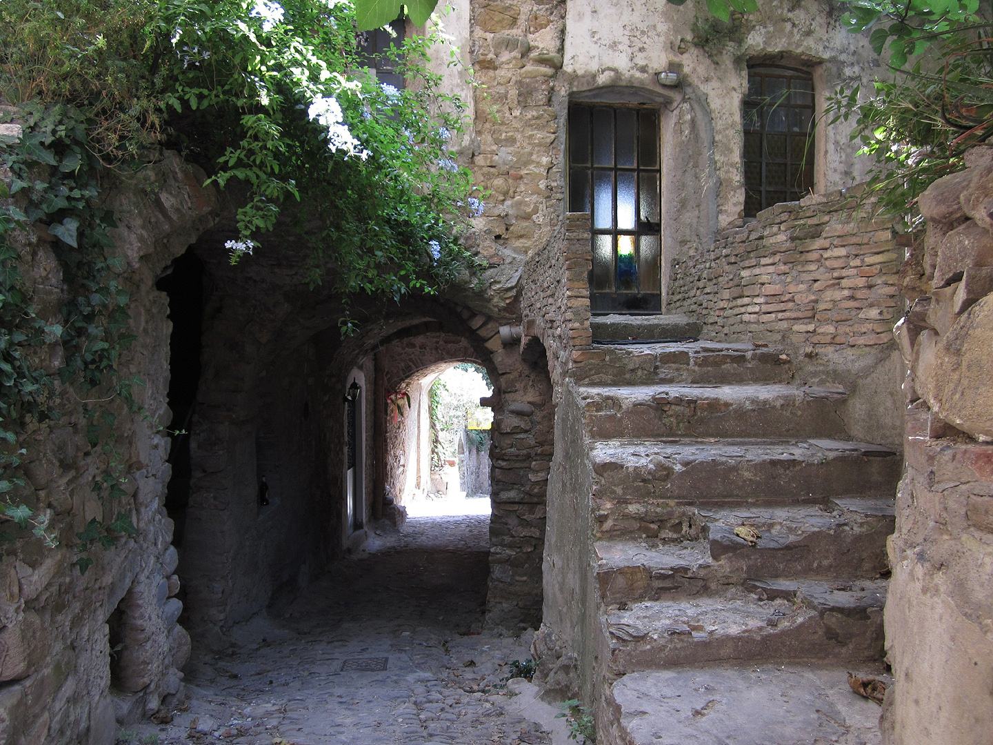 Bussana Vecchia (Liguri, Itali), Bussana Vecchia (Liguria, Italy)