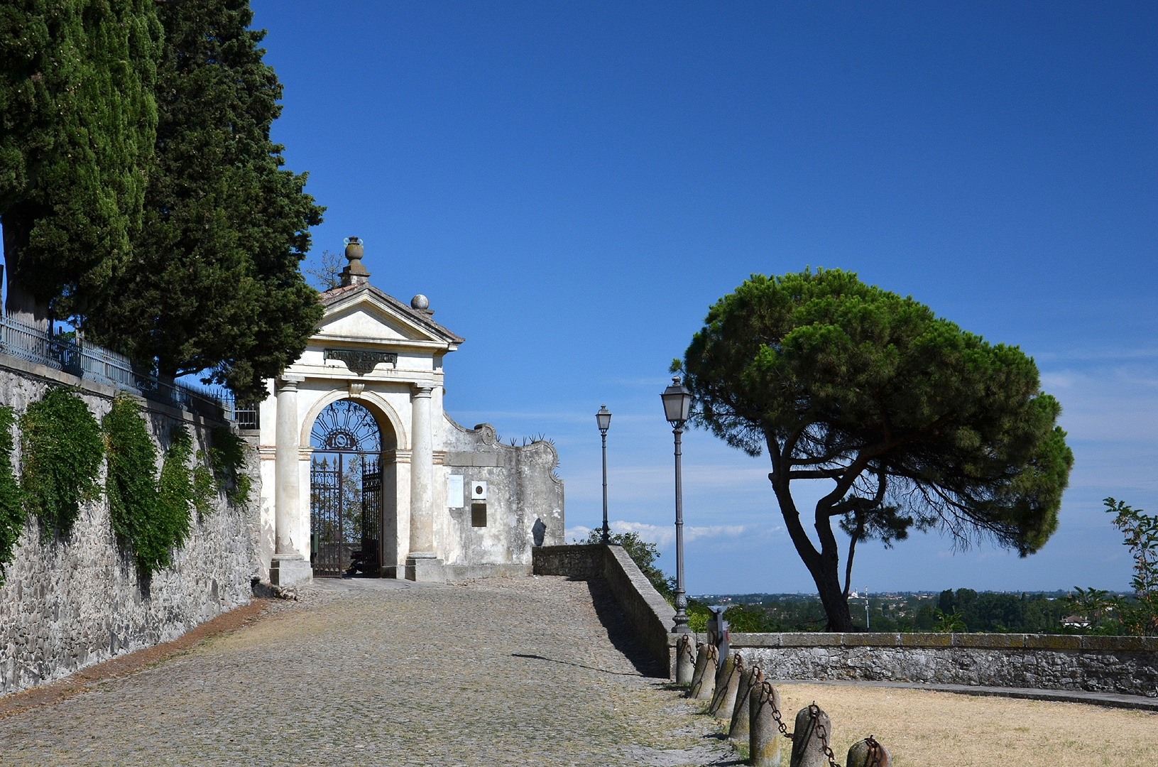 Porta Santa, Monselice (Veneto, Itali), Porta Santa, Monselice (Veneto, Italy)