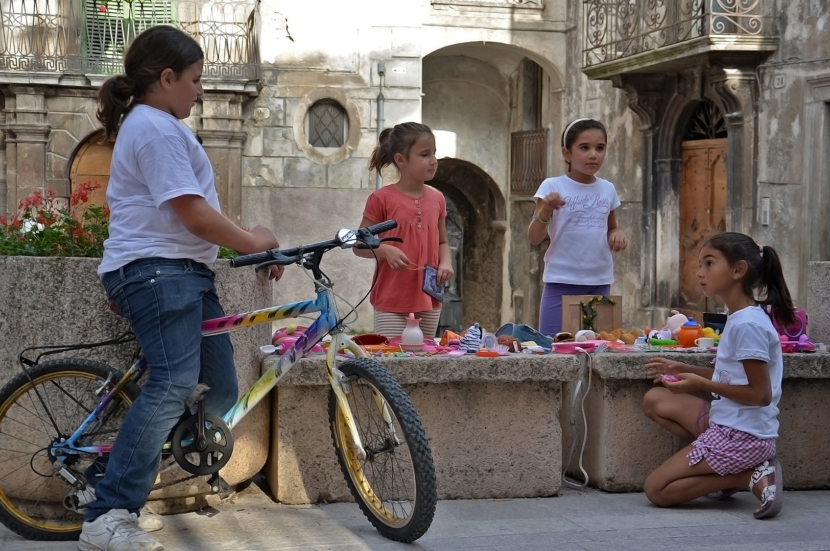 Rommelmarkt, Scanno (Abruzzen, Itali); Flea market, Scanno (Abruzzo, Italy)