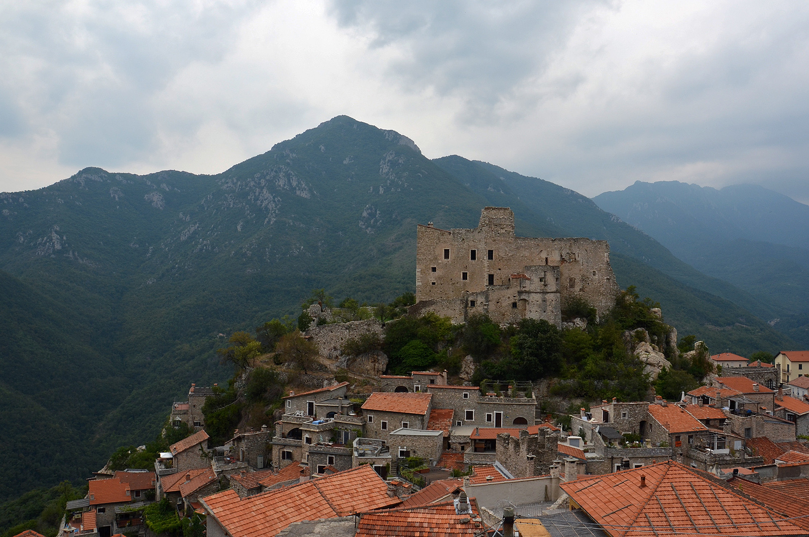 Castelvecchio di Rocca Barbena (Liguri, Itali), Castelvecchio di Rocca Barbena (Liguria, Italy)