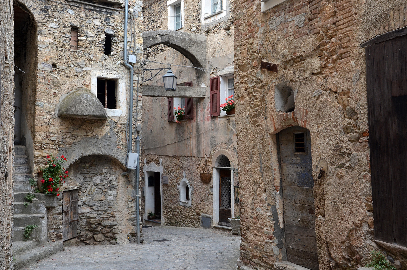 Castelvecchio di Rocca Barbena (Liguri, Itali); Castelvecchio di Rocca Barbena (Liguria, Italy)