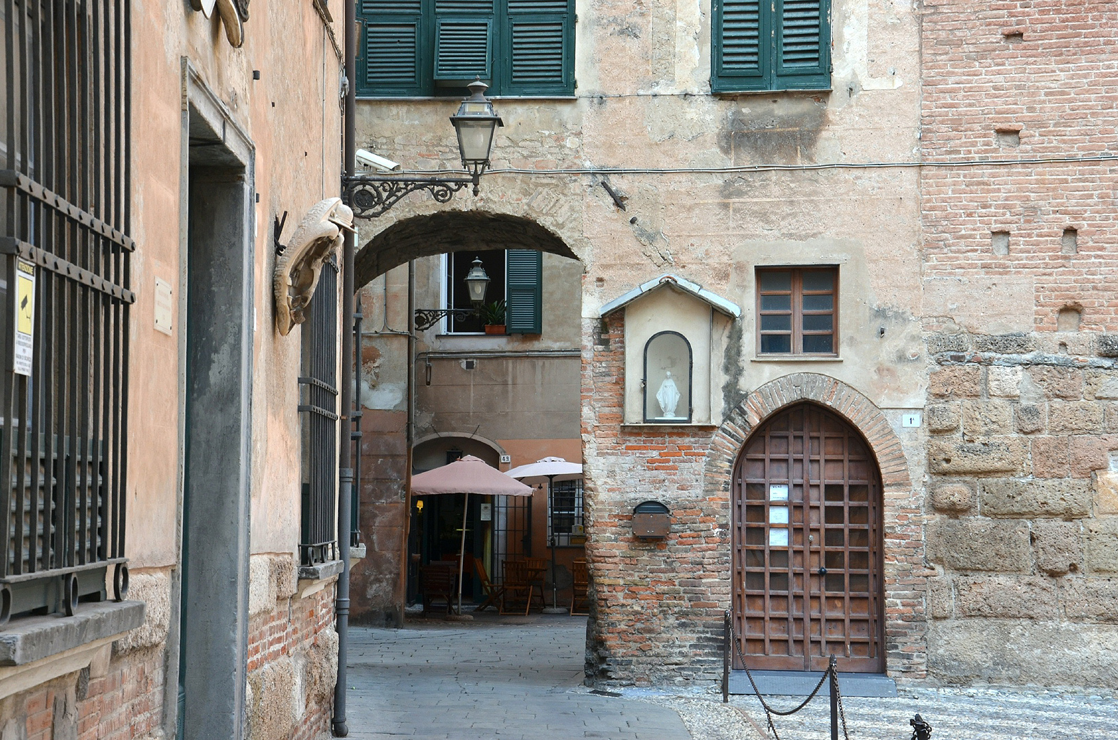 Piazza Leoni, Albennga (SV, Liguri, Itali), Piazza Leoni, Albenga (SV, Liguria, Italy)