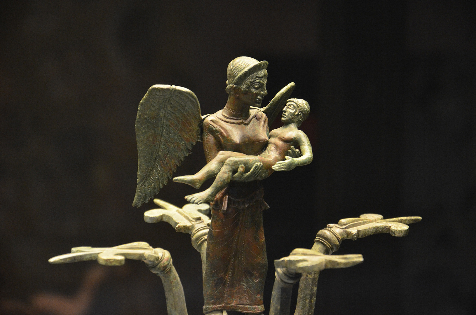 Bronzen kandelaber Melfi (Basilicata, Itali), Archaeological museum, Melfi (Basilicata, Italy)