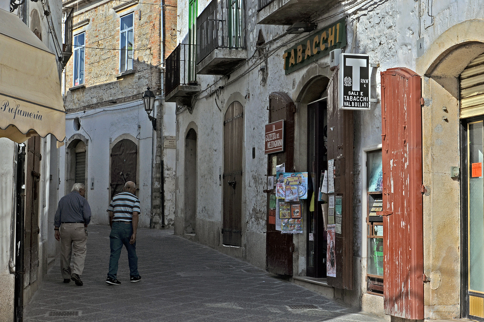 Tabakzaak in Bovino (Apulië, Italië); Tobacconist in Bovino (Puglia, Italy)