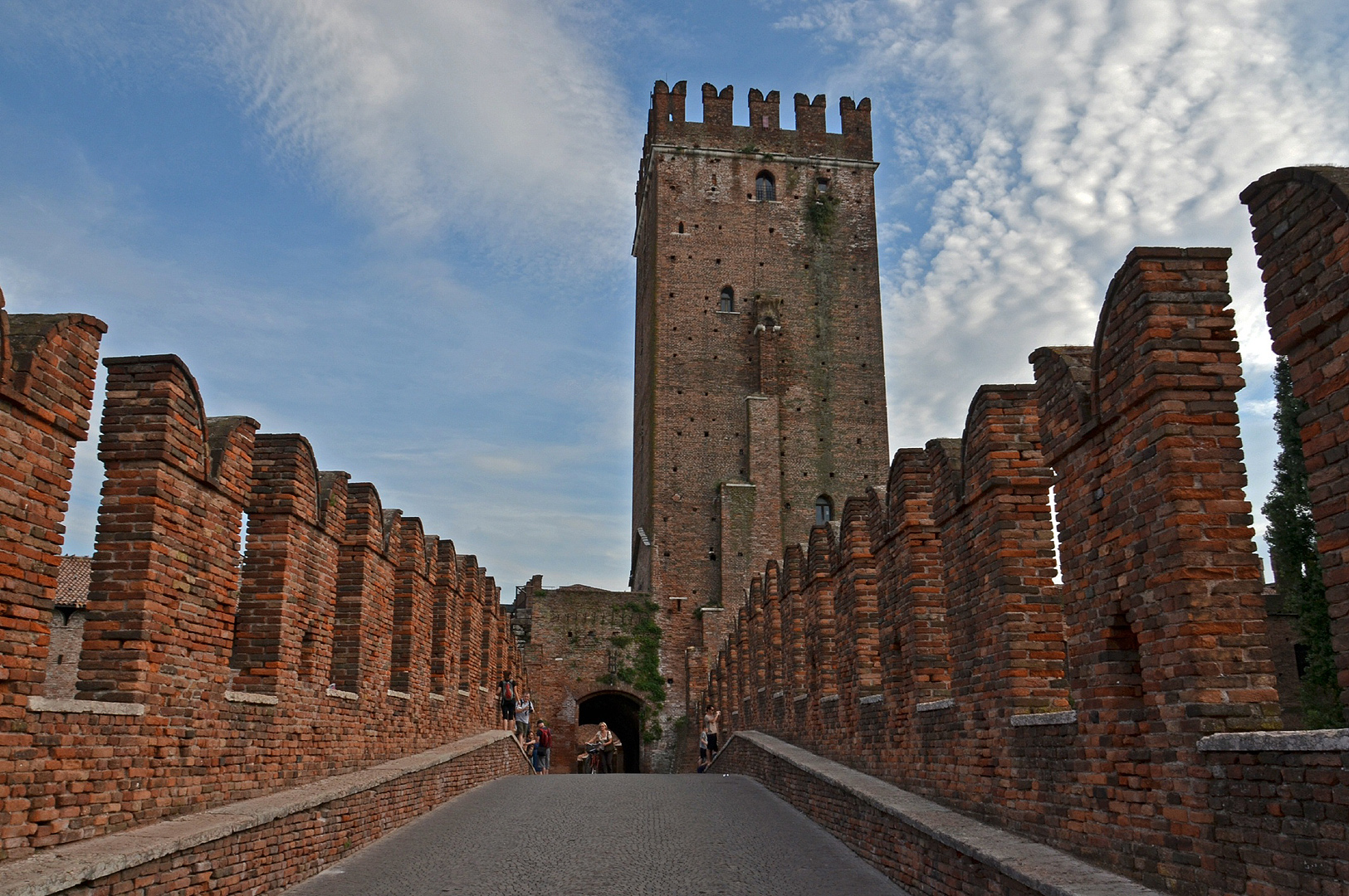 Ponte Scaligero en Castelvecchio, Verona, Ponte Scaligero and Castelvecchio, Verona, Italy