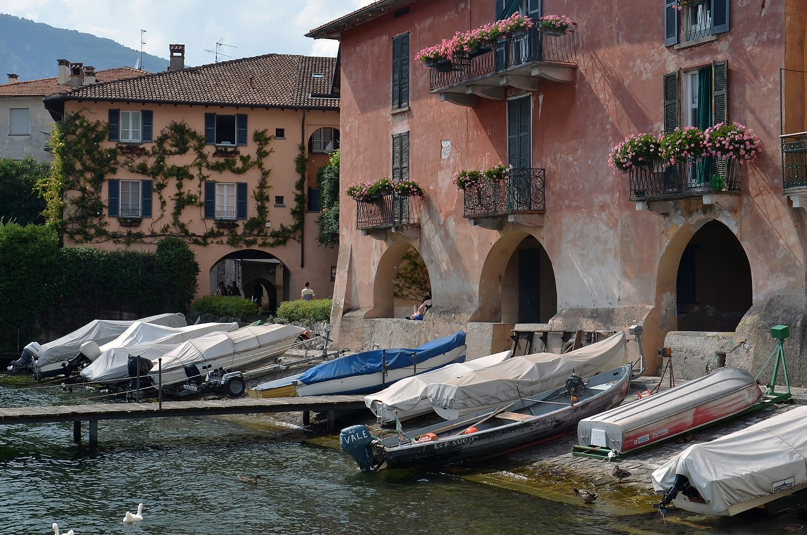 Mandello, Comomeer (Lombardije, Itali); Mandello, Lake Como (Lombardy, Italy)