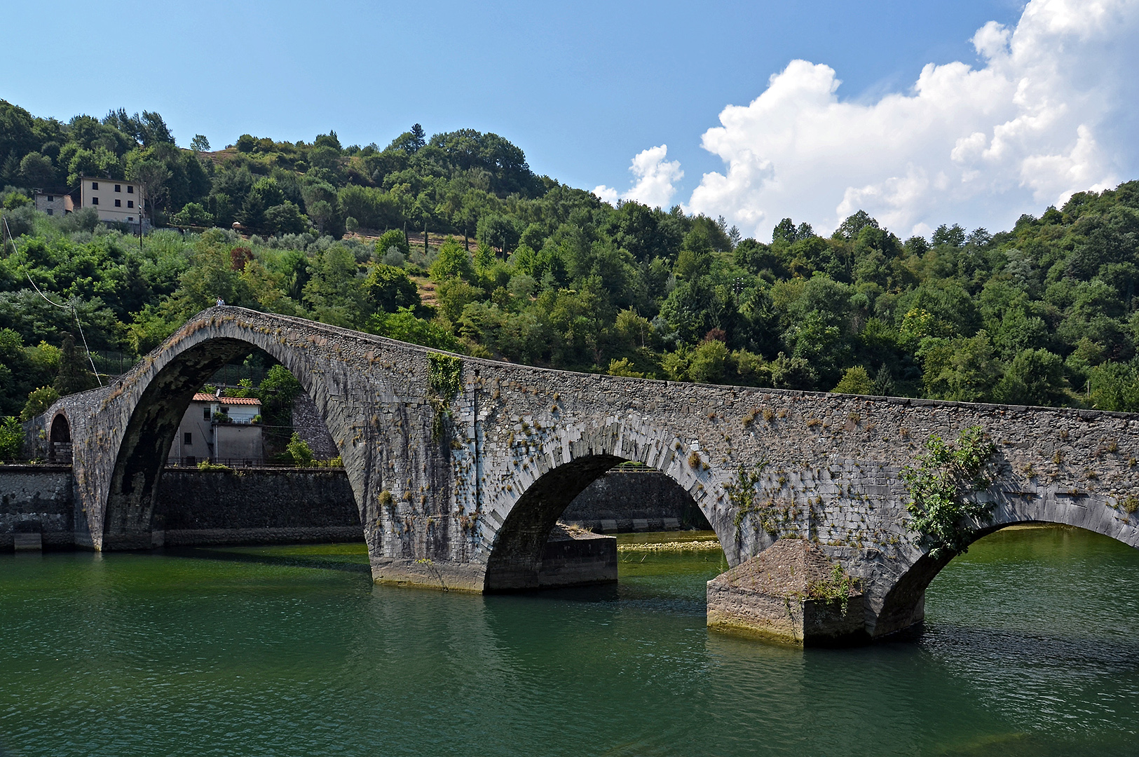 Ponte della Maddalena, Borgo a Mozzano, Itali; Ponte della Maddalena, Borgo a Mozzano, Italy