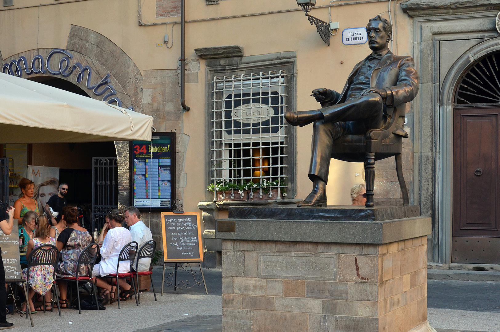 Monument voor Giacomo Puccini, Lucca, Itali, Monument to Giacomo Puccini, Lucca, Italy