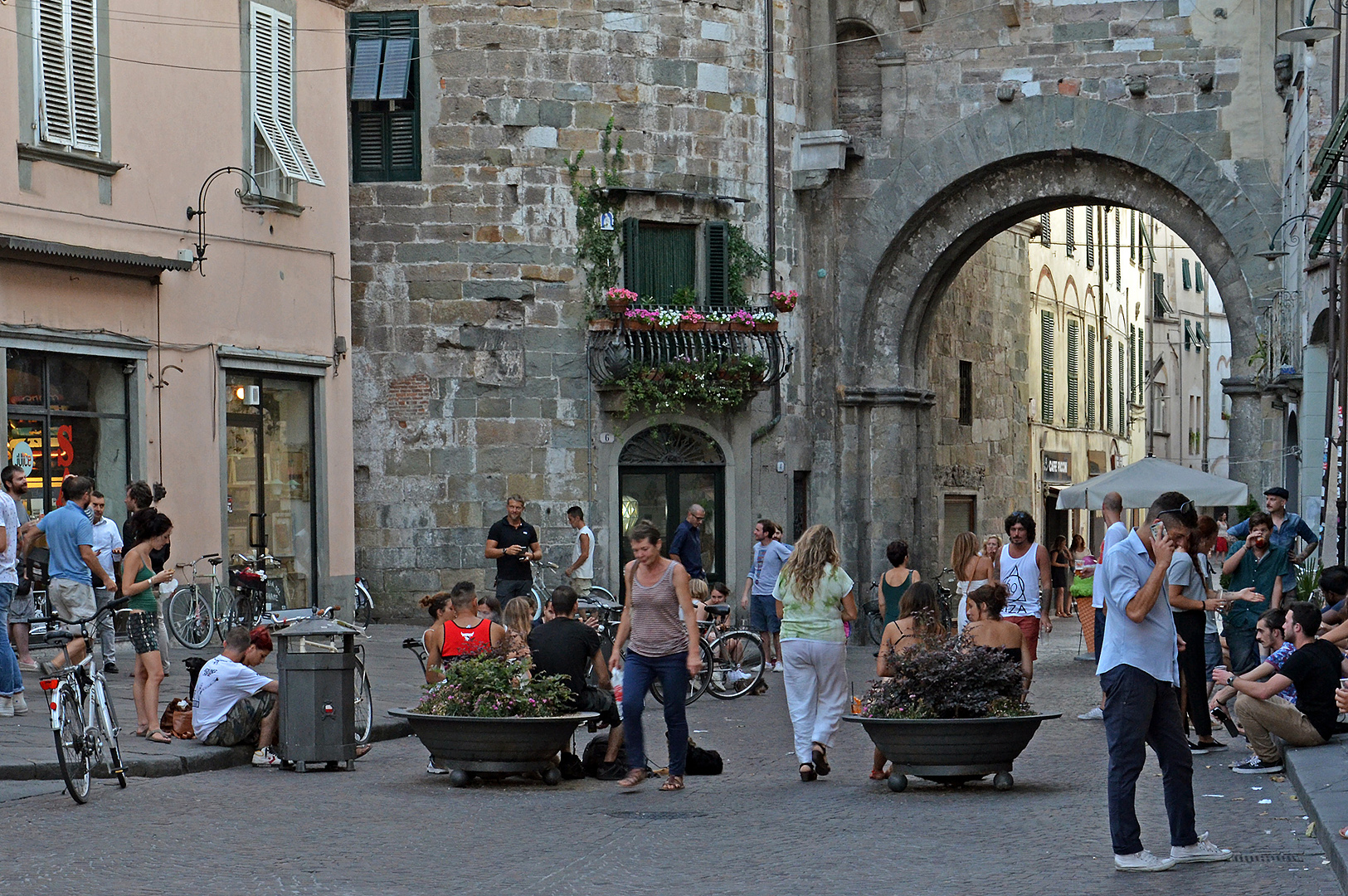 Porta dei Borghi, Lucca, Toscane, Itali; Porta dei Borghi, Lucca, Tuscany, Italy