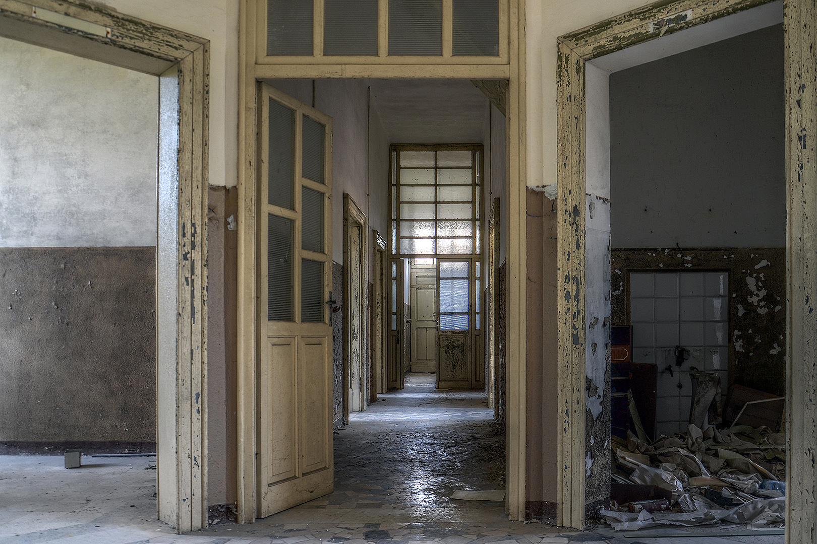 Verlaten fabriek in Pallerone, (Toscane, Itali), Abbandoned factory in Pallerone (Tuscany, Italy)