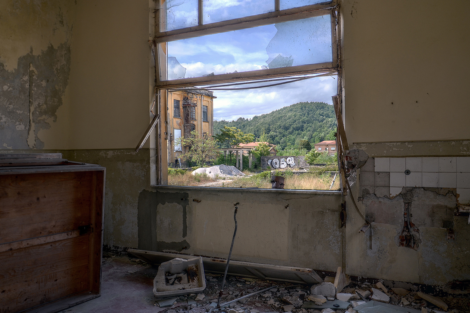 Verlaten fabriek in Pallerone, (Toscane, Itali), Abbandoned factory in Pallerone (Tuscany, Italy)