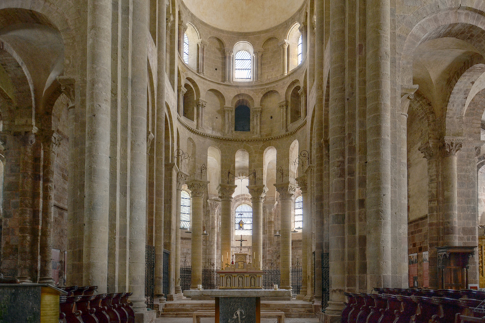 Abdijkerk van Sainte-Foy, Conques, Frankrijk; Abbey Church of Saint Foy, Conques, France