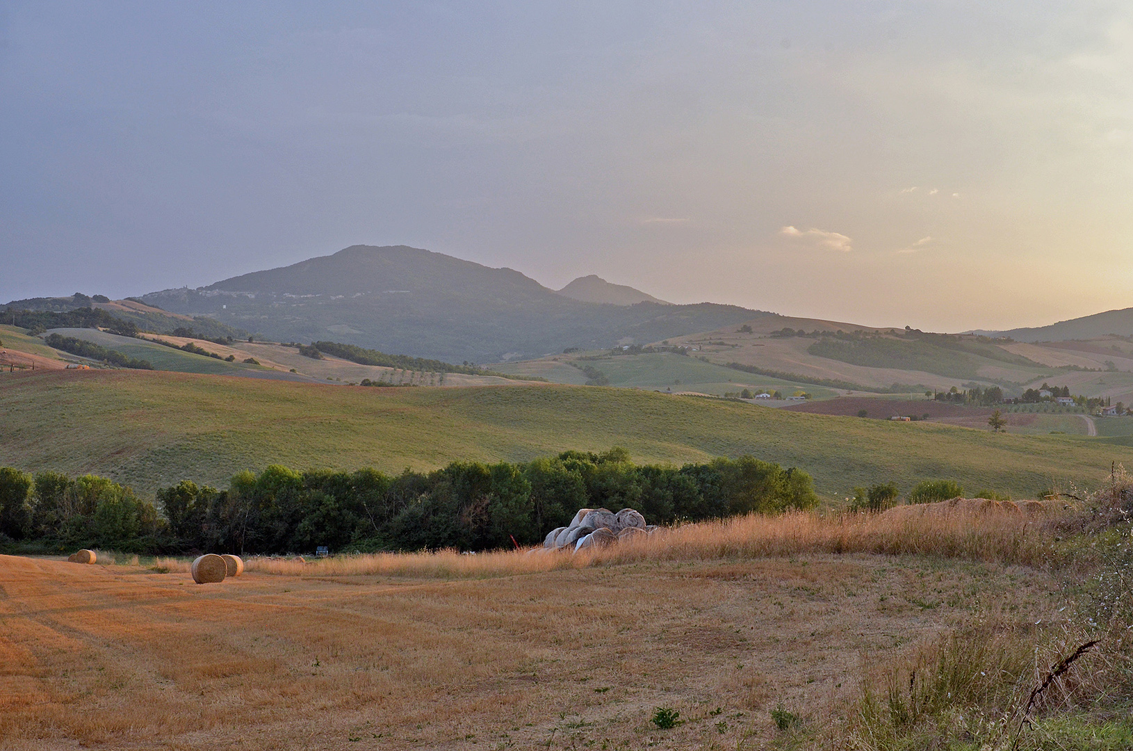 Landschap bij Radicofani (Si. Toscane, Itali); Landscape near Radicofani (Si. Tuscany, Italy)