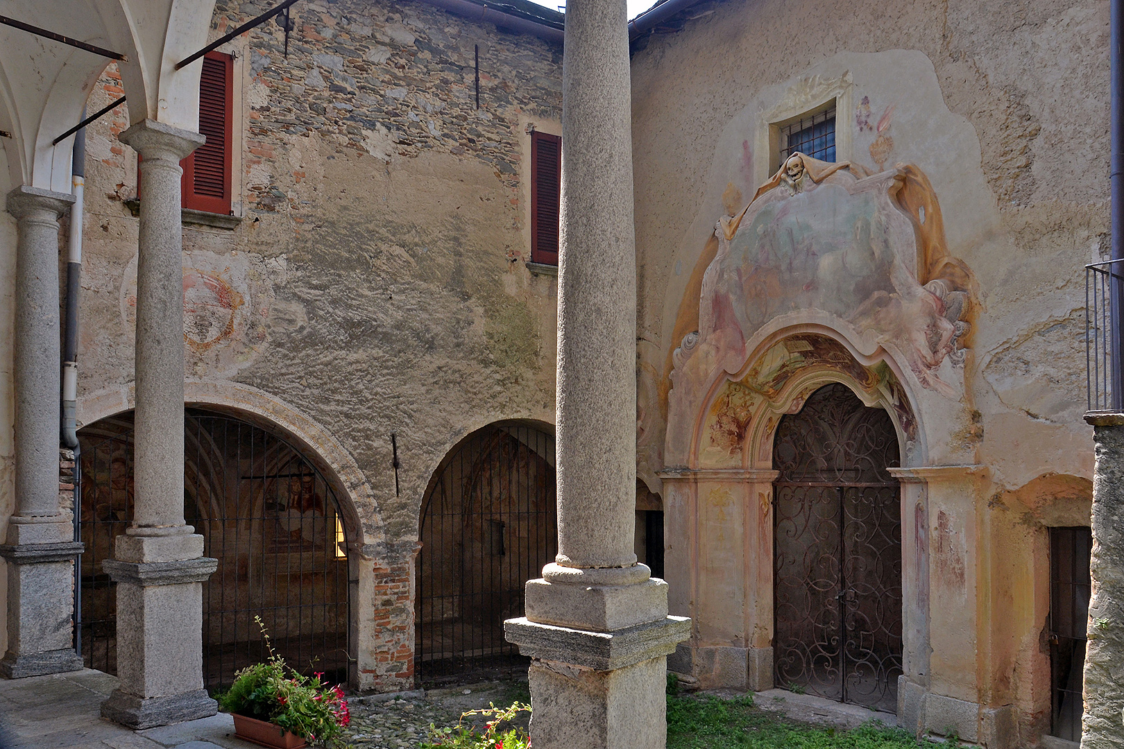 Sint-Eusebius en Sint-Victor, Peglio (Itali), Saint Eusebius and Saint Victor (Italy)