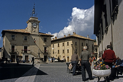 Piazza Municipio, Pescocostanzo (Abruzzen, Italië); Piazza Municipio, Pescocostanzo (Abruzzo, Italy)