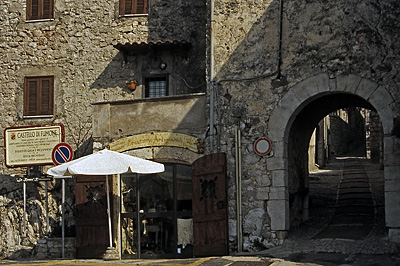 Porta Romana in Fumone (Lazio, Itali), Porta Romana in Fumone (Lazio, Italy)