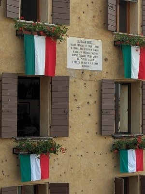 Kogelgaten (Bassano del Grappa, Itali); Bullet holes (Bassano del Grappa, Italy)