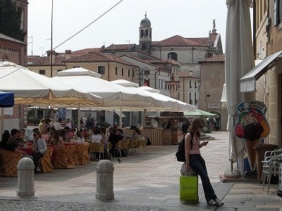 Piazza Garibaldi (Bassano del Grappa, Itali), Piazza Garibaldi (Bassano del Grappa, Italy)