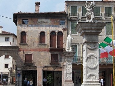 Piazza della Libert (Bassano del Grappa, Itali); Piazza della Libert (Bassano del Grappa, Italy)