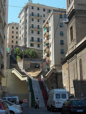 Flatgebouwen in het centrum van Genua, Apartment buildings in the centre of Genoa