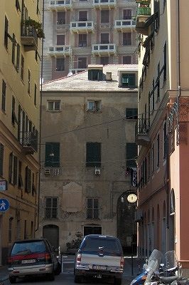 Flatgebouwen in het centrum van Genua, Apartment buildings in the centre of Genoa