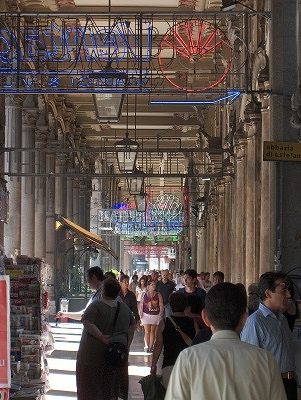 Winkels in de Via XX Settembre, Genua, Shops in Via XX Settembre Genoa