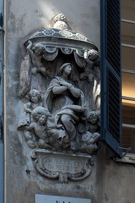 Mariabeeld in Genua; Statue of Maria in Genoa