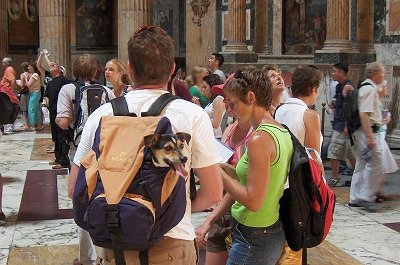 Toeristen in het Pantheon (Rome); Tourists in the Pantheon