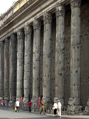 Tempel van Hadrianus (Rome), Hadrian
