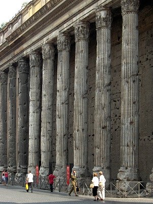 Tempel van Hadrianus (Rome); Hadrian