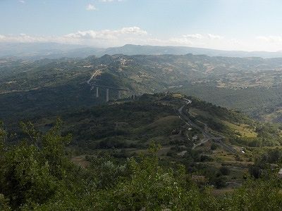 Weg bij Belmonte del Sannio (Isernia, Molise), Road near Belmonte del Sannio (Isernia, Molise)