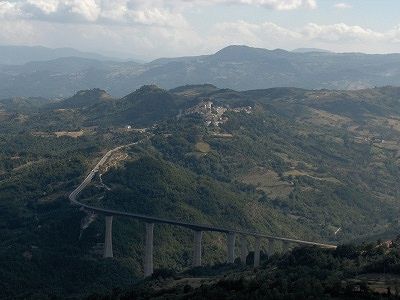 Brug bij Belmonte del Sannio (Isernia, Molise), Bridge near Belmonte del Sannio (Isernia, Molise)