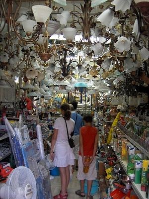 Ijzerwarenwinkel in Agnone (Molise, Itali); Ironmongers