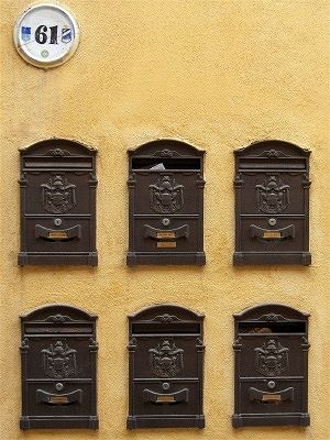 Brievenbussen in Lanciano (Abruzzen, Itali); Letter-boxes in Lanciano (Abruzzo, Italy)