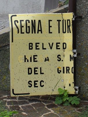 Segnale turistico (Abruzzen, Itali), Segnale turistico (Abruzzo, Italy)