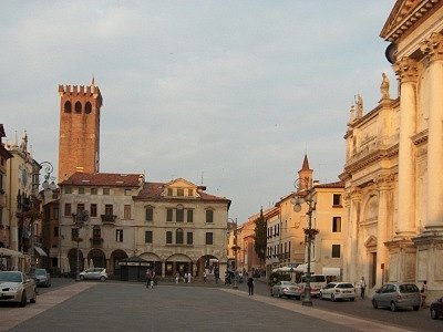 Piazza Libert (Bassano del Grappa, Itali); Piazza Libert (Bassano del Grappa, Italy)